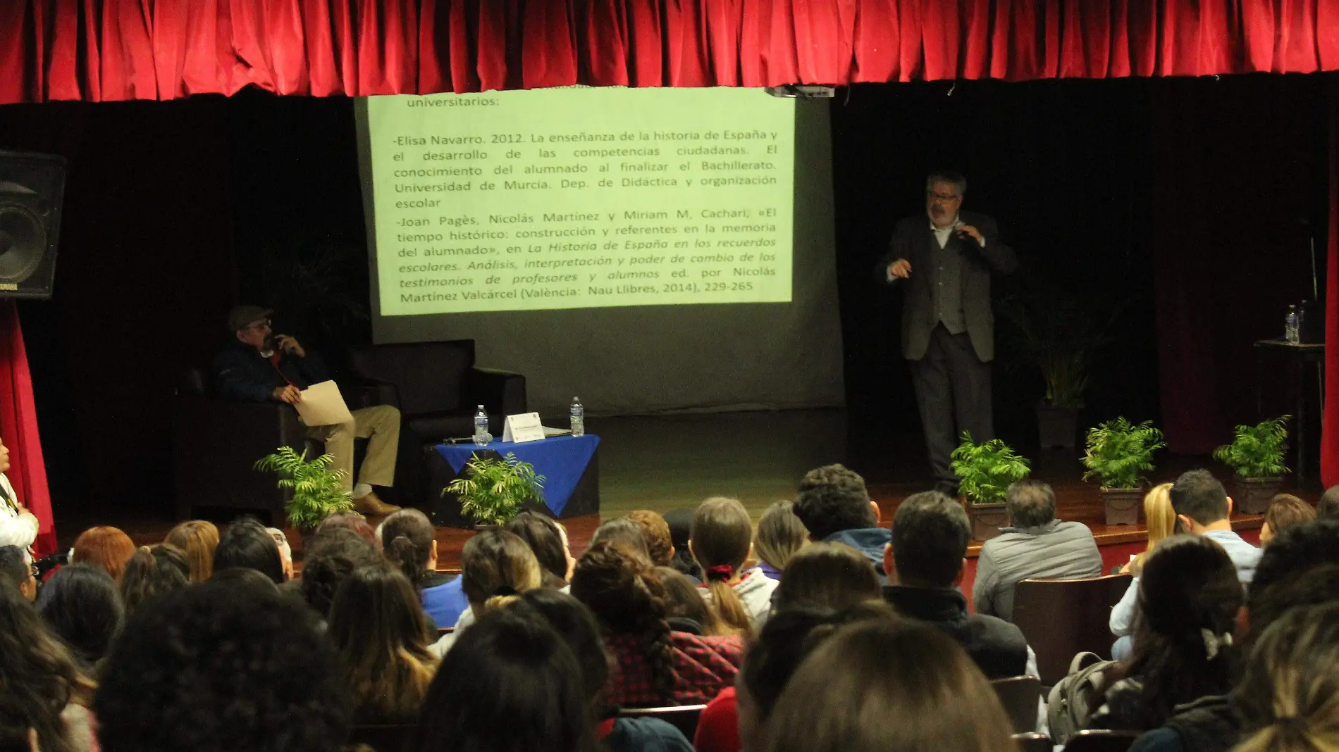 Primer Coloquio de enseñanza y aprendizaje de historia - Mike Acosta (2)